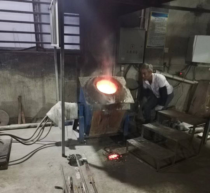 東城小型熔銅爐熔煉過程